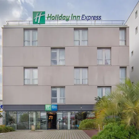 ホテル ホリデイ エクスプレス サン ナゼール サン・ナゼール