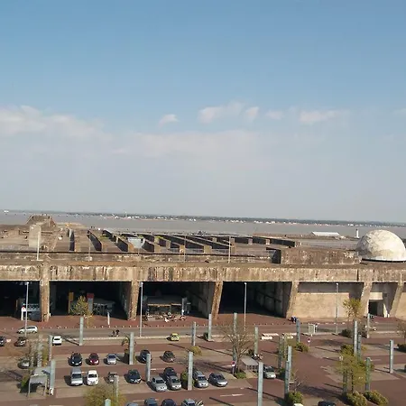 ホリデイ エクスプレス サン ナゼール ホテル 3*